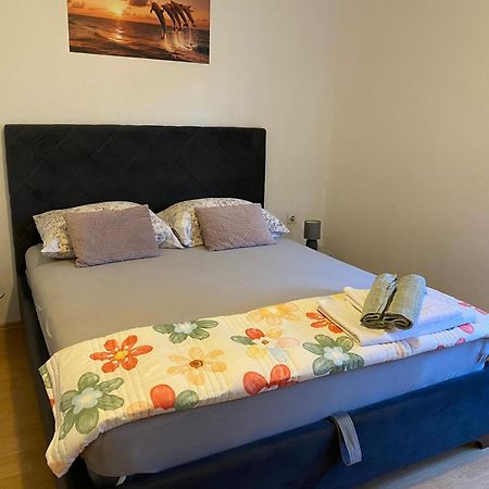 Apartmani Marija ปอฟเลียนา ภายนอก รูปภาพ
